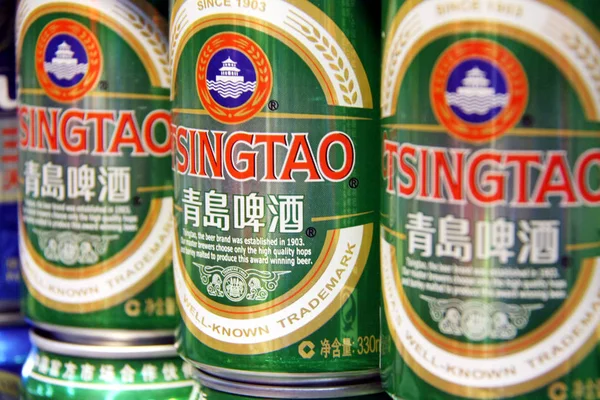 Las Latas Cerveza File Tsingtao Están Venta Supermercado Ciudad Nantong —  Fotos de Stock