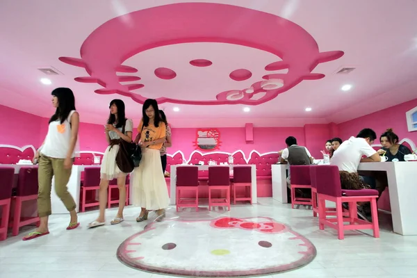Clientes São Vistos Restaurante Temático Hello Kitty Cidade Xian Província — Fotografia de Stock