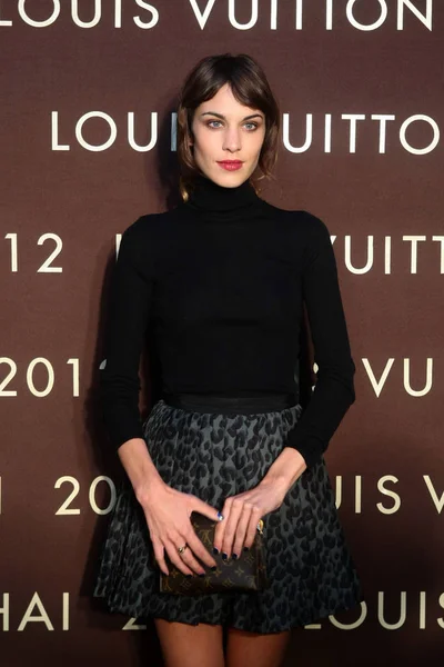 Ikona Brytyjskiej Mody Alexa Chung Uczęszcza Louis Vuitton Maison Ceremonii — Zdjęcie stockowe