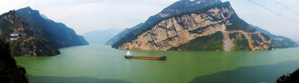 Cargo Navigue Sur Fleuve Yangzi Xiling Gorge Après Que Niveau — Photo