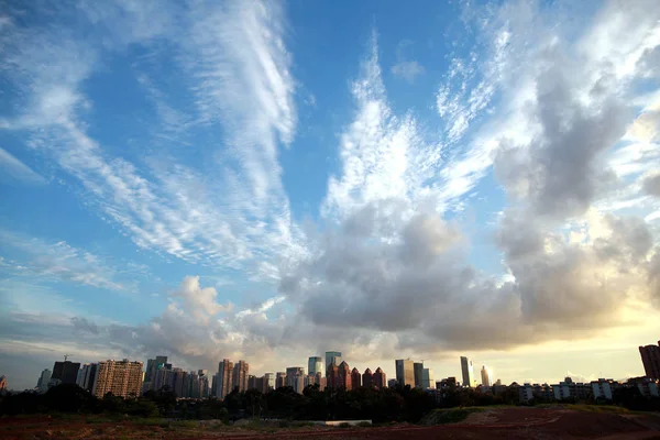 2012年6月13日 中国广东省南部深圳市黎明景观 — 图库照片