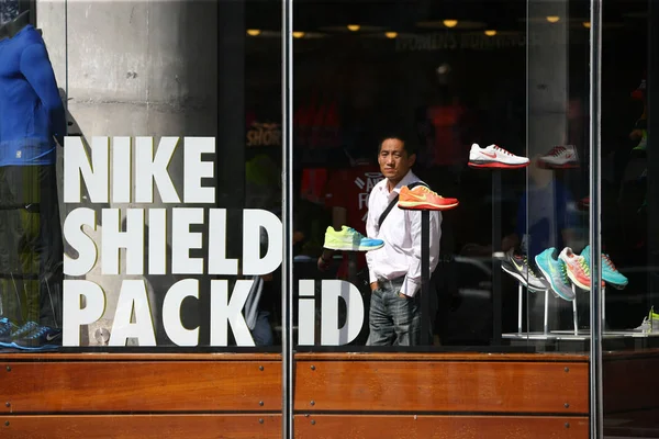 Lojas Calçados Esportivos Uma Loja Roupas Esportivas Nike Xangai China — Fotografia de Stock