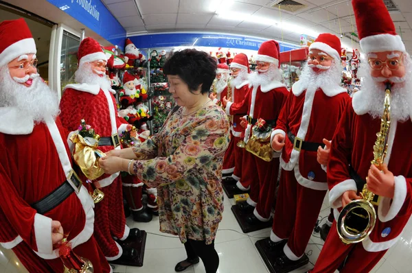 Customer Shops Models Santa Claus Store Yiwu International Trade City — Stock Photo, Image
