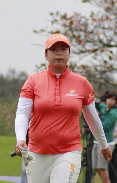 ファイル 中国のゴルフ選手風水 Shanshan は海口市 南中国海南省の第1回世界女子選手権の間に描かれ 2月2012 — ストック写真