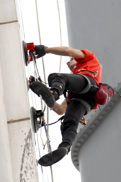 Французька Людина Павук Ален Роберт Піднімається 388 Метрова Центрального Рівнини — стокове фото