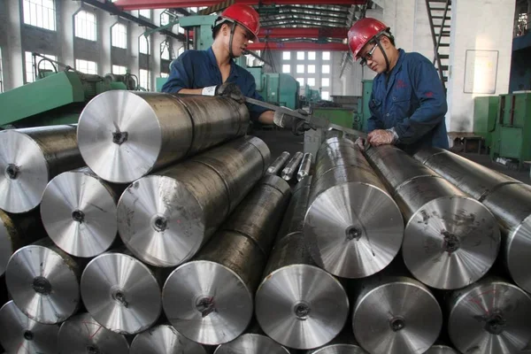 Εργαζόμενοι Παράγουν Χάλυβα Για Κατασκευαστικούς Σκοπούς Εργοστάσιο Στο Nantong Επαρχία — Φωτογραφία Αρχείου