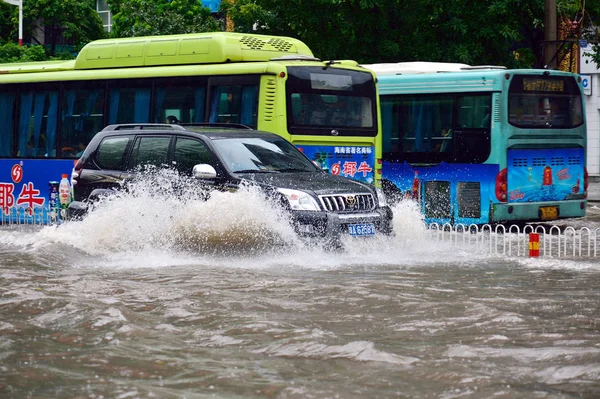 Vehicles Travel Flooded Road Heavy Rain Caused Typhoon Vicente Haikou — Stock Photo, Image