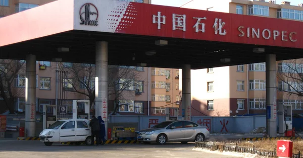 File Cars Sono Visti Una Stazione Servizio Della China Petroleum — Foto Stock