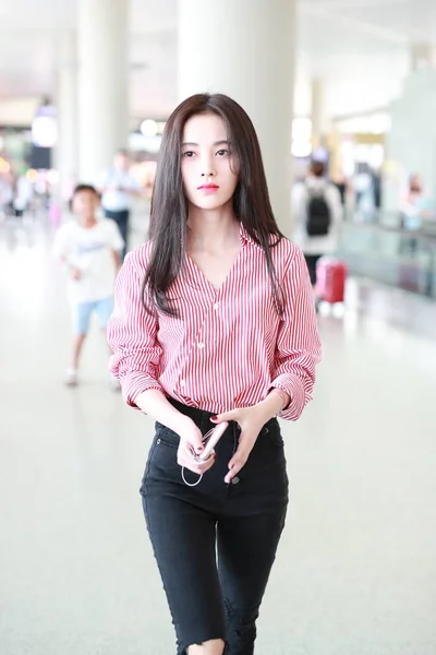 Cantora Atriz Chinesa Jingyi Chega Aeroporto Internacional Hongqiao Xangai Antes — Fotografia de Stock