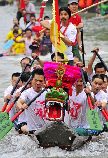 Los Participantes Compiten Una Carrera Barcos Dragón Río Para Celebrar —  Fotos de Stock