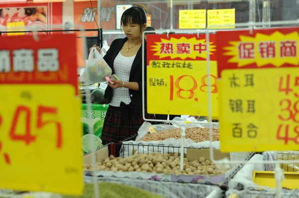 Kinesisk Kund Shopping Stormarknad Huaibei Stad Östra Chinas Anhui Provinsen — Stockfoto