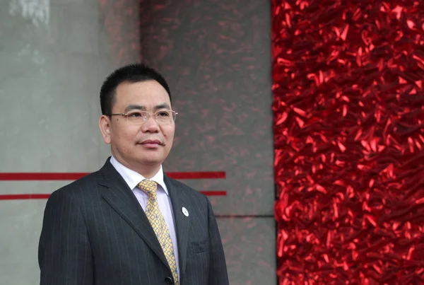 Empresario Chino Lin Chunping Presidente China Chunping Group Posa Para —  Fotos de Stock