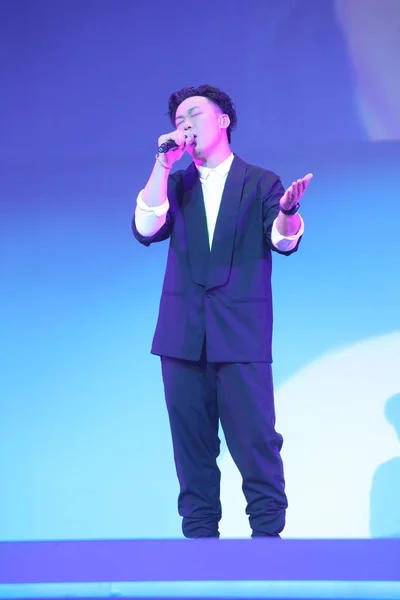 Penyanyi Hong Kong Eason Chan Tampil Konser Our Years Youth — Stok Foto