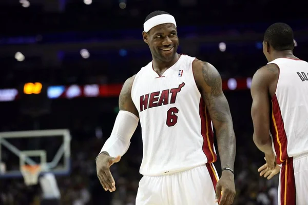 Lebron James Miami Heat Looks His Teammate Compete Los Angeles — Stock Photo, Image