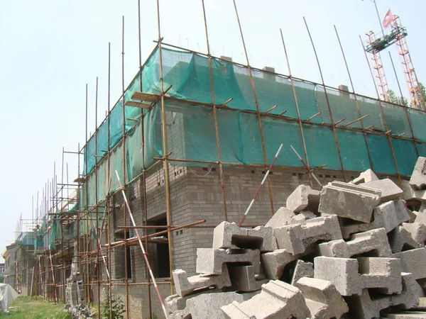 4年間建設されたリハビリテーションと訓練のための建物は 2012年6月5日 中国天津市武慶区の大王宮町のシェパーズフィールドチルドレンズビレッジで建設中です — ストック写真