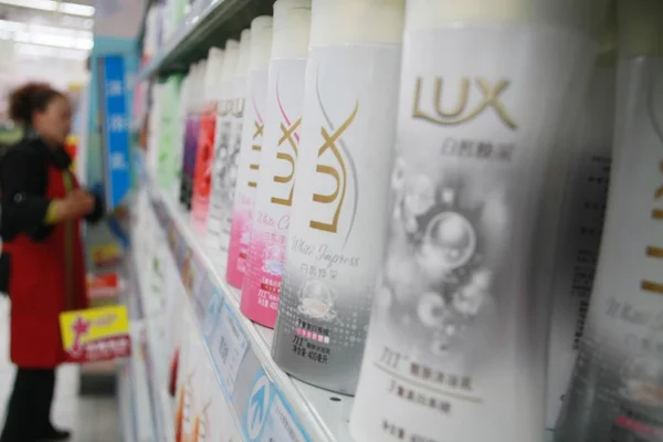 File Palack Lux Sampon Unilever Eladó Egy Szupermarketben Nantong Város — Stock Fotó