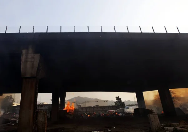 Die Flammen Des Tanklastwagens Der Juni 2012 Guangzhou Der Südchinesischen — Stockfoto