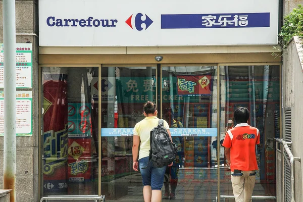 Κινέζοι Πελάτες Πάνε Για Ψώνια Ένα Σούπερ Μάρκετ Στο Σαοξίνγκ — Φωτογραφία Αρχείου