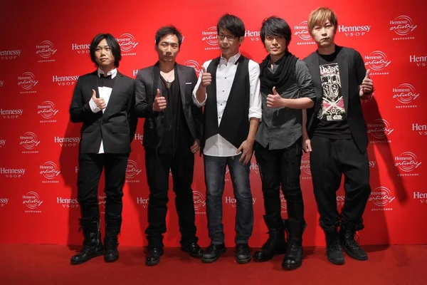 Mitglieder Der Taiwanesischen Rockband Mayday Posieren Vor Dem Hennessy Artistry — Stockfoto