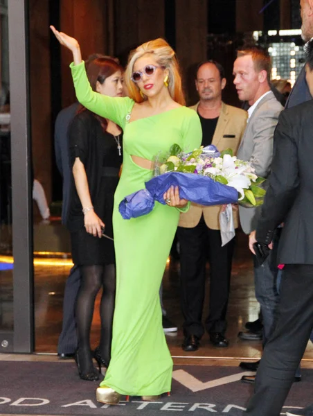 Μας Ποπ Τραγουδίστρια Lady Gaga Φτάνει Ξενοδοχείο Στην Ταϊπέι Ταϊβάν — Φωτογραφία Αρχείου