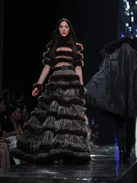 Modell Poserar Jean Paul Gautier Fashion Show Peking Kina Maj — Stockfoto