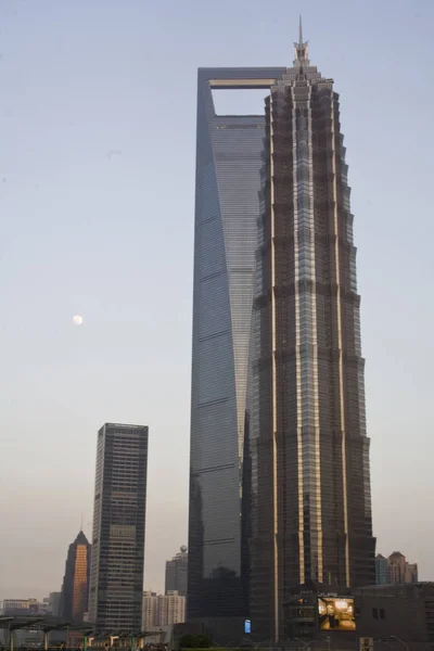 File Вид Шанхайського Всесвітнього Фінансового Центру Джин Мао Вежа Фронт — стокове фото