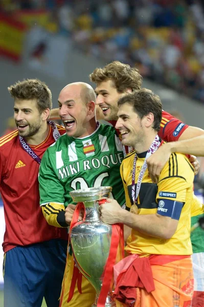 Iker Casillas Right Teammates Spain Hold Trophy Spain Defeated Italy — Stock Photo, Image