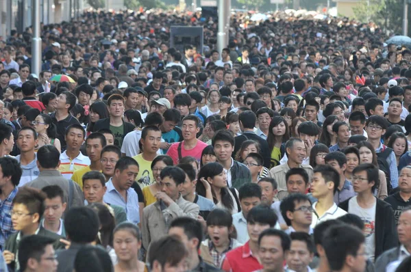 Туристы Толпа Wangfujing Торговой Улице Время Национального Дня Праздник Пекине — стоковое фото