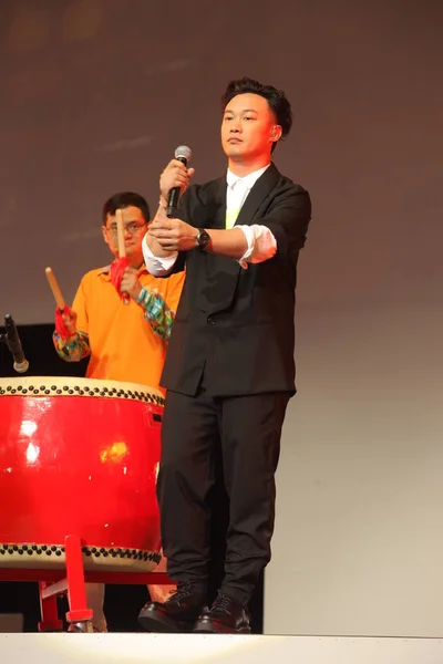 Χονγκ Κονγκ Τραγουδιστής Eason Chan Εκτελεί Κατά Συναυλία Μας Έτη — Φωτογραφία Αρχείου