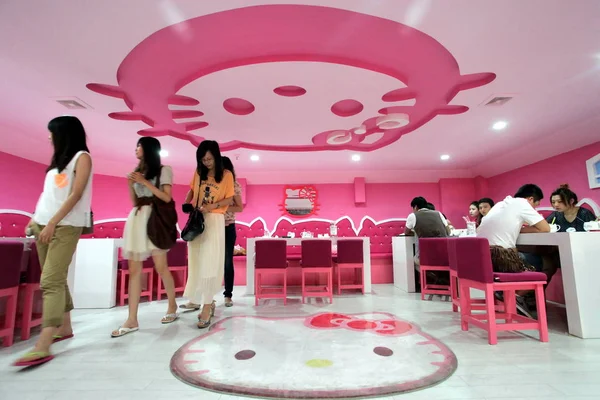 Clientes São Vistos Restaurante Temático Hello Kitty Cidade Xian Província — Fotografia de Stock
