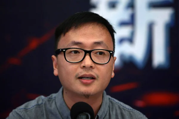 Kinesiska Regissören Zhu Minjiang Talar Vid Press Konferensen För Sin — Stockfoto