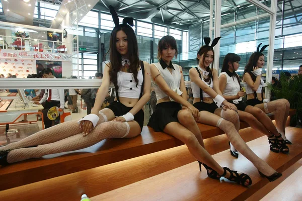 Showgirls Chineses Vestidos Com Trajes Sexy Posar Durante 10Th China — Fotografia de Stock