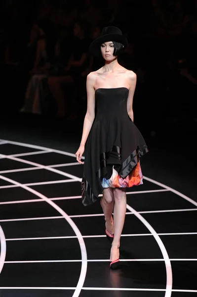 Giorgio Armani Bir Gece Sadece 798 Beijing Moda Gösterisinde Sanat — Stok fotoğraf