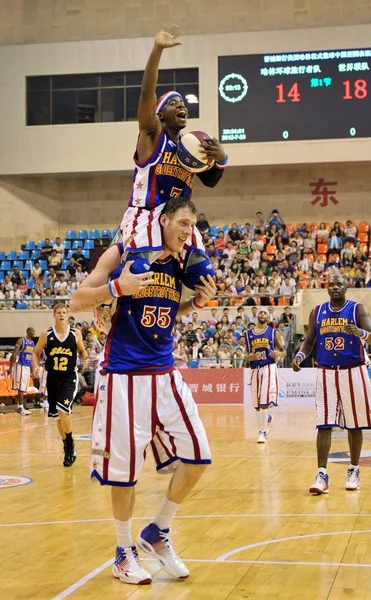 Medlemmar Harlem Basketlag Utföra Uppvisningsmatch Taiyuan City Norra Chinas Shanxi — Stockfoto