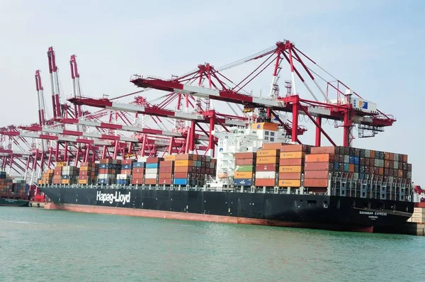 Kapal Kontainer Ditampilkan Pelabuhan Qingdao Kota Qingdao Timur Provinsi Chinas — Stok Foto