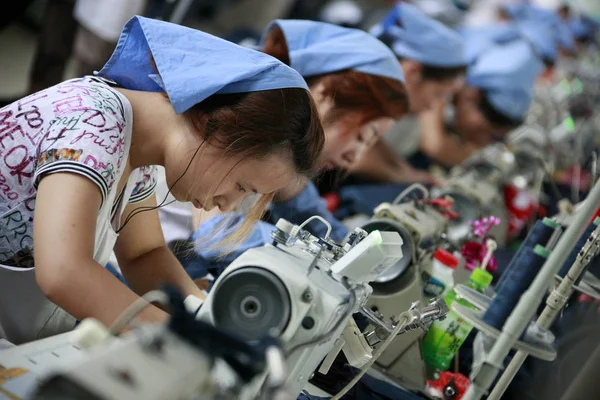 Čínští Dělníci Továrně Šaty Huaibei City Provincii Východní Chinas Anhui — Stock fotografie