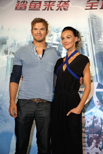 Actor Kellan Lutz Left Australian Actress Sharni Vinson Attend Press — Stock Photo, Image