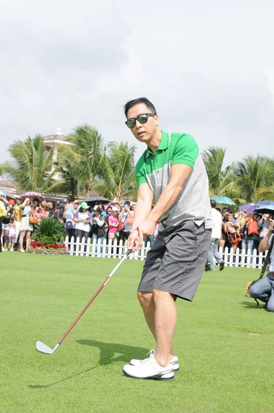 Hong Kong Kungfu Star Donnie Yen Übt Golf Spielen Während — Stockfoto