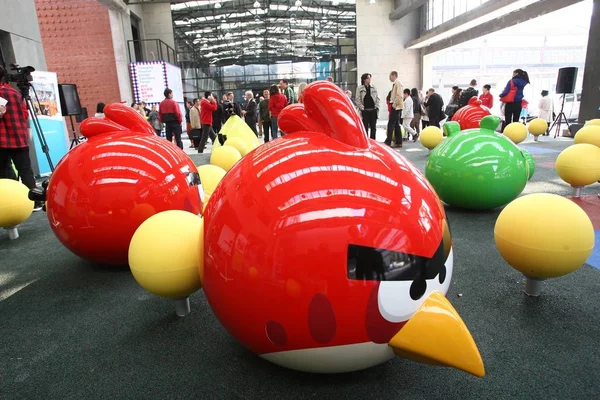 Pessoas Visitam Parque Temático Angry Birds Universidade Shanghai Tongji Xangai — Fotografia de Stock