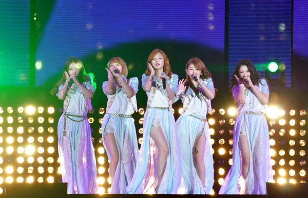 Banda Surcoreana 4Minute Actúa Durante Concierto Para Celebrar Vigésimo Aniversario —  Fotos de Stock