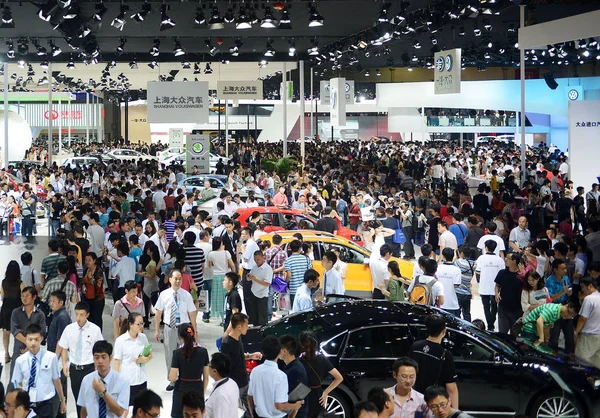 Bezoekers Menigte Rond Volkswagen Auto Tijdens 15E Chengdu Motor Show — Stockfoto