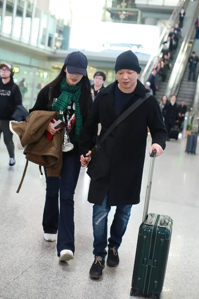 Actrița Chineză Yao Chen Stânga Soțul Sunt Fotografiați Aeroportul Internațional — Fotografie, imagine de stoc