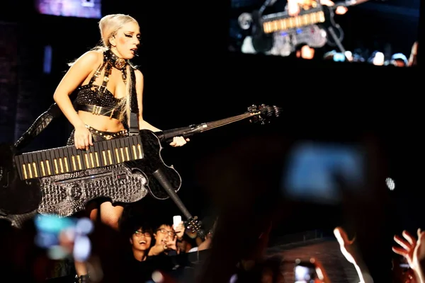 Cantante Estadounidense Lady Gaga Actúa Durante Concierto Born Way Ball — Foto de Stock