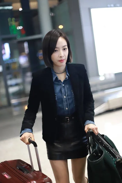 Chinese Zangeres Actrice Victoria Song Song Qian Arriveert Bij Beijing — Stockfoto