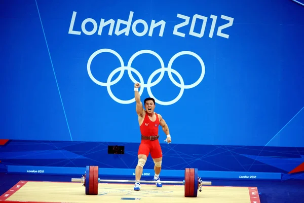 北朝鮮のキム国連国を祝うメンズ 重量挙げイベントの決勝での間に ロンドン 2012年オリンピック ロンドン イギリスで 2012 — ストック写真