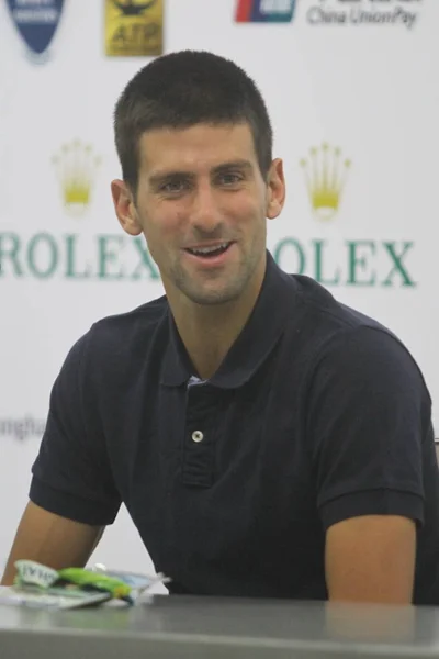 Novak Djokovic Serbie Écoute Lors Une Conférence Presse Tournoi Tennis — Photo