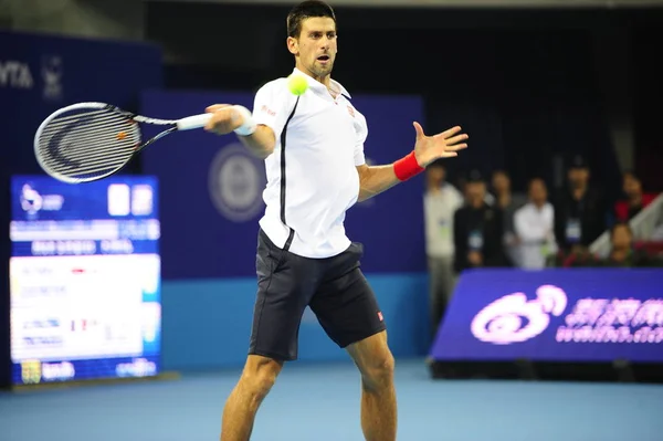 セルビアのノバク ジョコビッチは 2012 年中国オープン テニス トーナメント中国 北京市に 2012 日中にメンズ シングルスの決勝戦でフランスのジョー — ストック写真