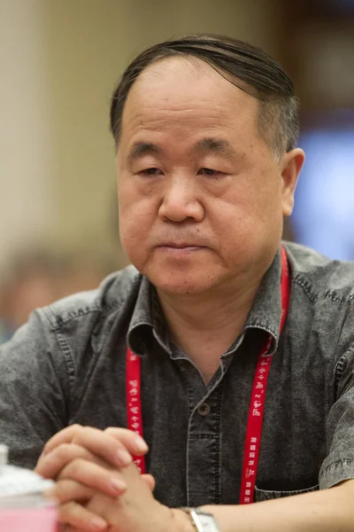 Chiński Pisarz Pisarz Yan Uczęszcza Forum Czytania Podczas Shanghai Book — Zdjęcie stockowe