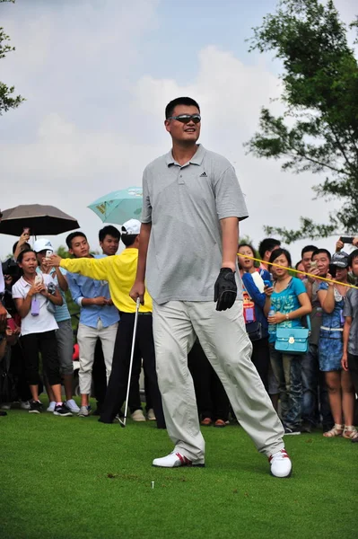 Superestrella Baloncesto China Retirada Yao Ming Mira Durante Torneo Golf — Foto de Stock