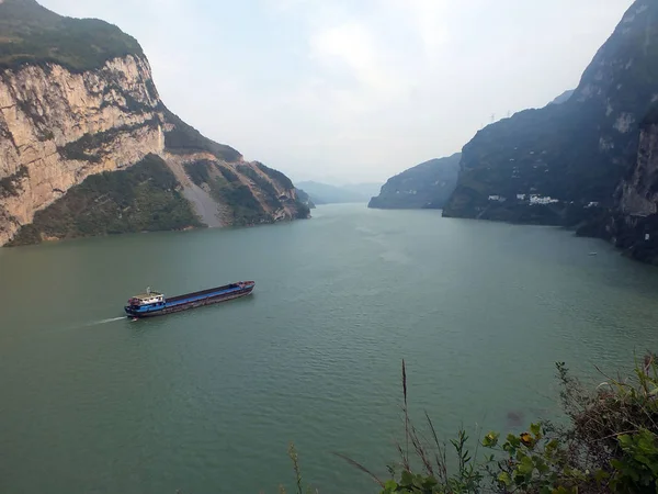 Barco Carga Navega Por Río Yangtze Garganta Xiling Después Que —  Fotos de Stock